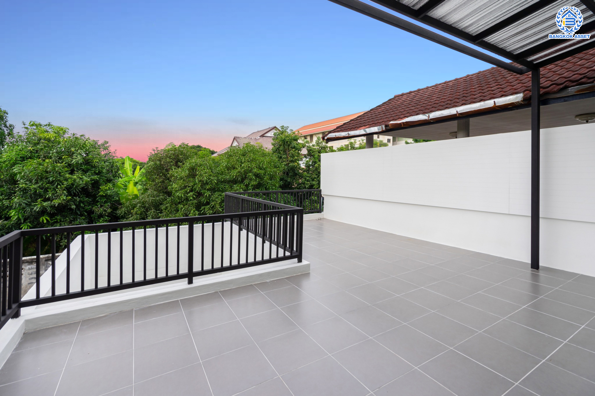 บ้านมือสองตกแต่งใหม่ ม.ยิ่งโอฬาร ดอนเมือง ทาวน์โฮม 3 ชั้น หลังใหญ่ เนื้อที่ 32.2 ตร.ว. ฟังก์ชัน 4 ห้องนอน 5 ห้องน้ำ จอดรถได้ 1 คัน บนทำเลศักยภาพ หน้าโครงการติดถนนวิภาวดี ใกล้สนามบินดอนเมือง ฟิวเจอร์พาร์ครังสิต, ม.รังสิต จุดขึ้นทางด่วน และรถไฟฟ้าสายสีแดง "สถานีดอนเมือง"